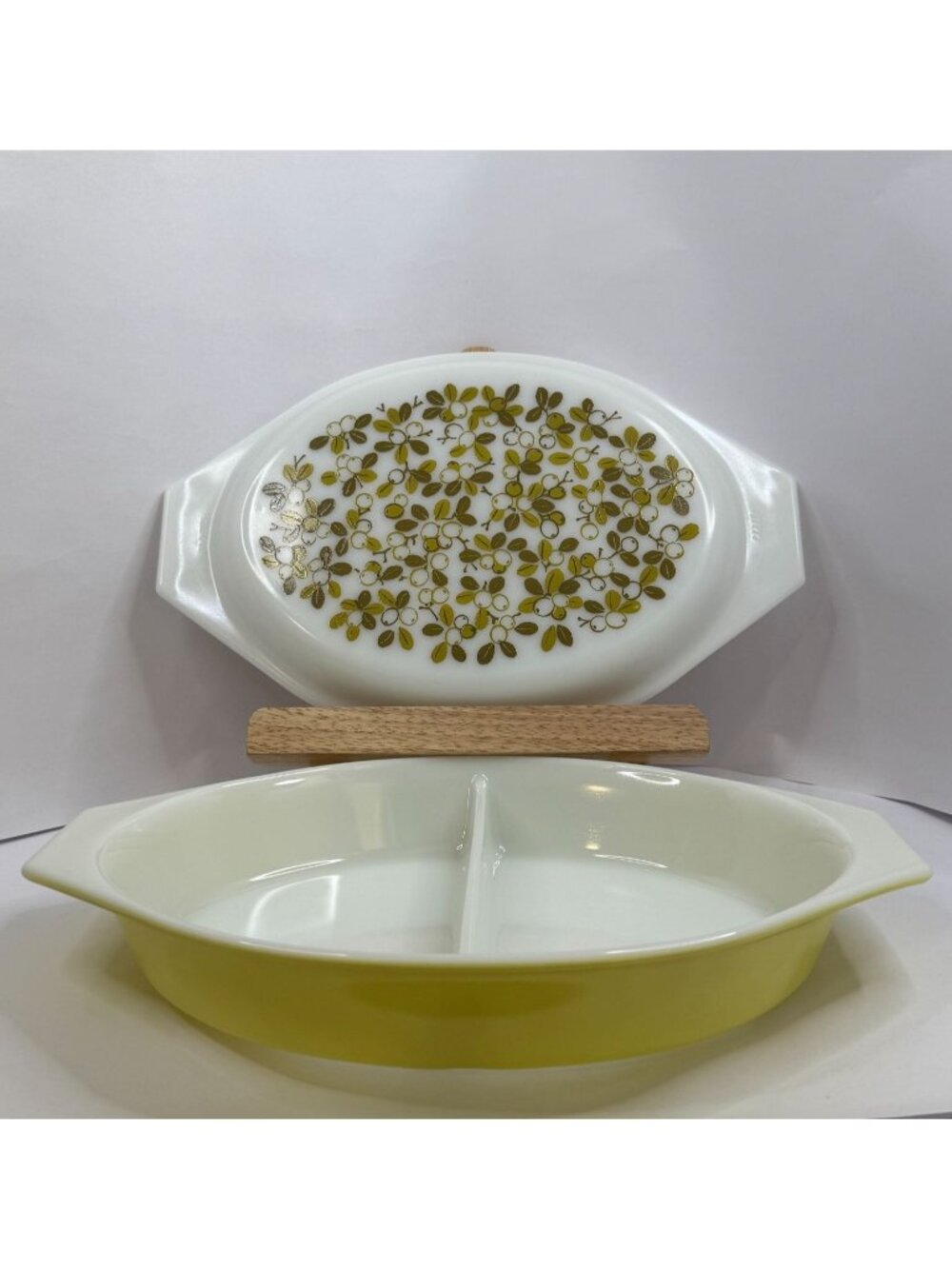 Vintage Pyrex Verde Olive 063 Divided Casserole Dish with Lid 1.5 Qt Green